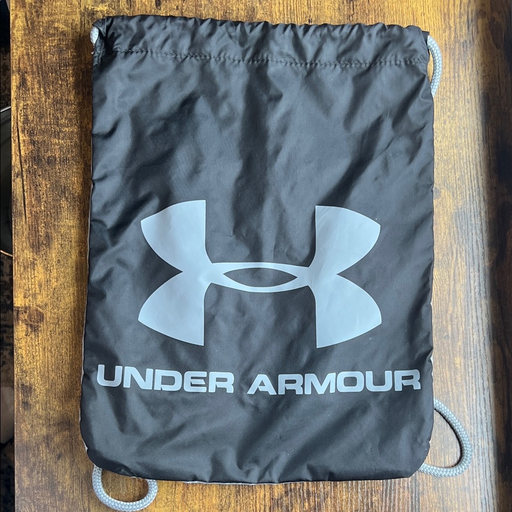 Under Armour Black and Gray Drawstring Backpack w/Secure Clasp Reversible Unisex